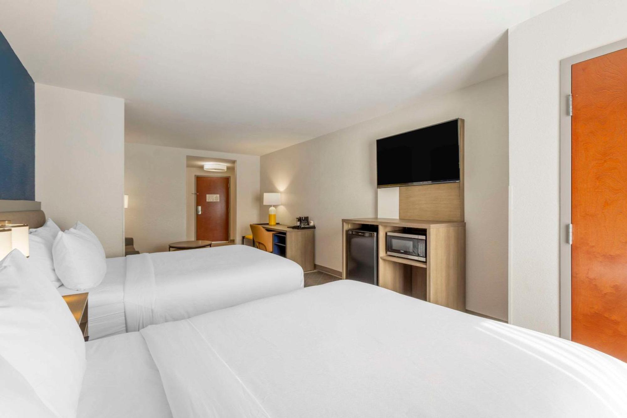 Comfort Suites Columbia Northeast - Fort Jackson Exterior foto
